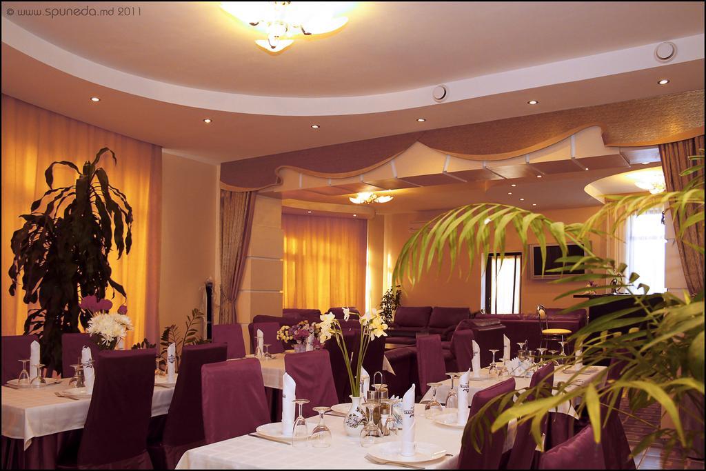 Imperial Hotel 키시나우 외부 사진